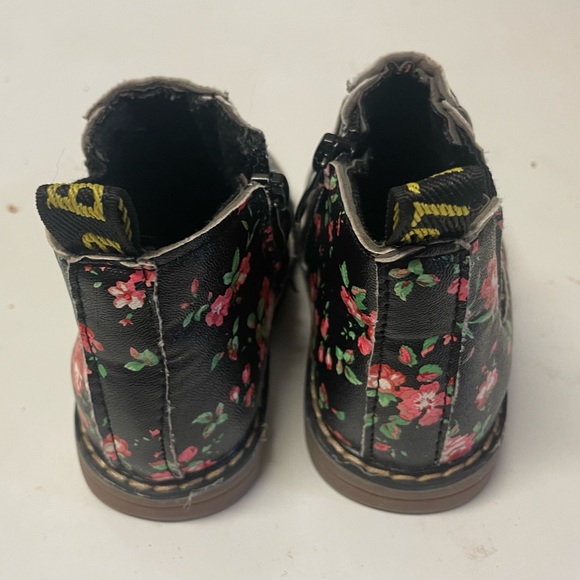 Floral Zip Up Toddler Boots - Size 5 - Picture 4 of 4